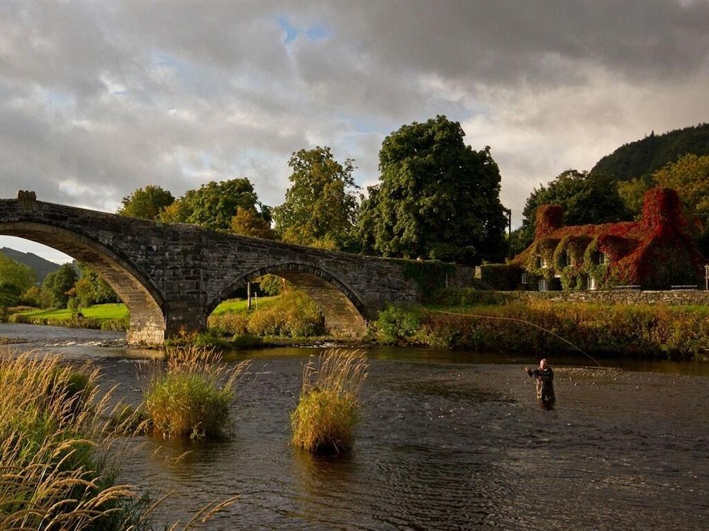 The Eagles Hotel Llanrwst Buitenkant foto